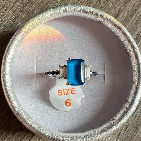 bomb party Jewelry - BP sapphire ring size 6 escape with me